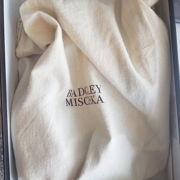 Badgley Mischka - Picture 4 of 5